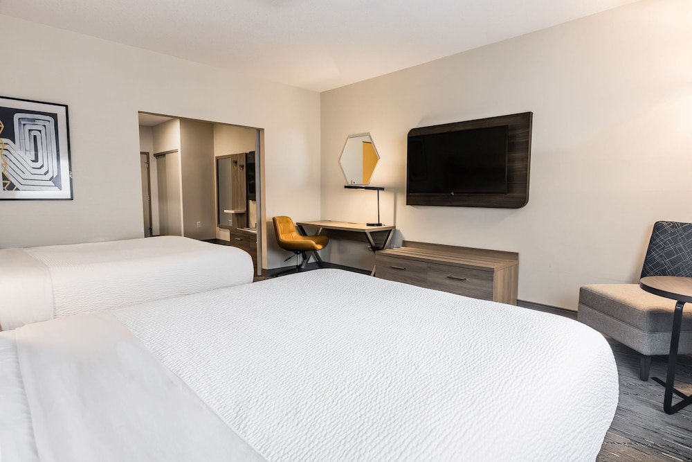 holiday inn express and suites calgary south macleod trail s