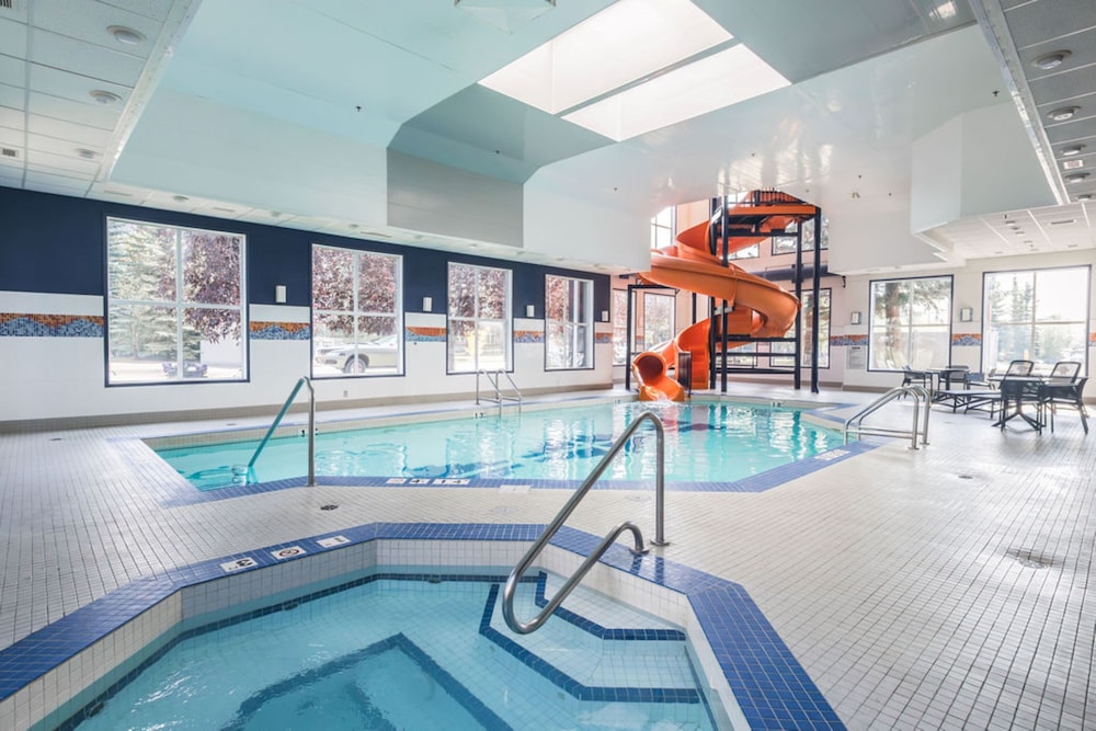 holiday inn express and suites calgary south macleod trail s