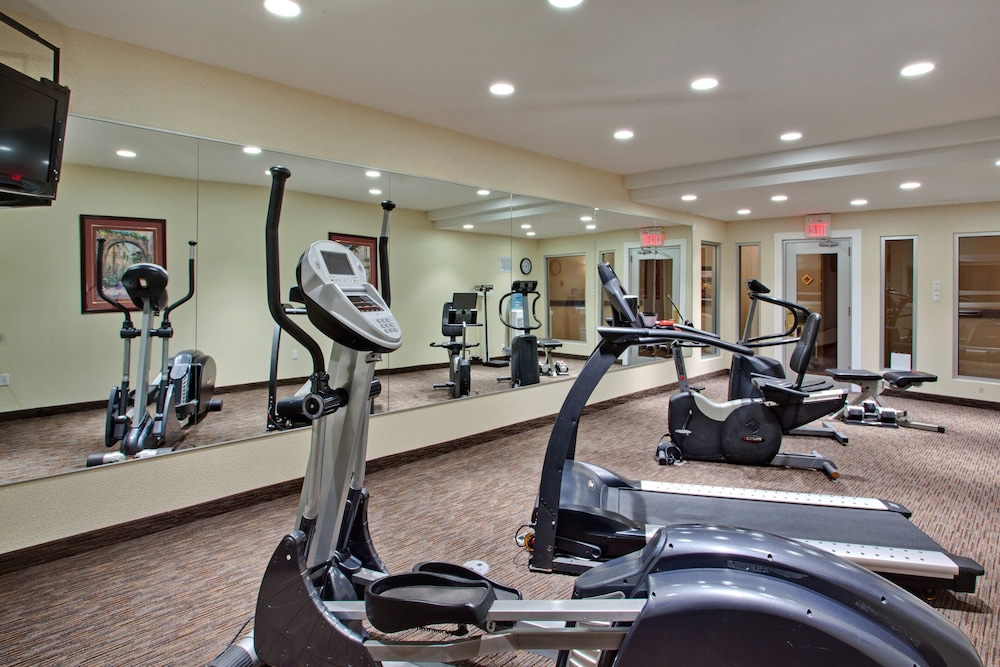 holiday inn express and suites calgary south macleod trail s