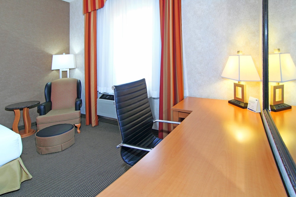 holiday inn express and suites calgary south macleod trail s