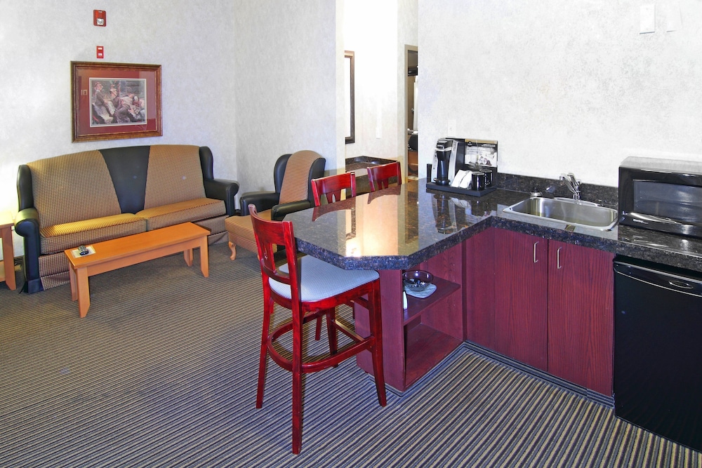 holiday inn express and suites calgary south macleod trail s