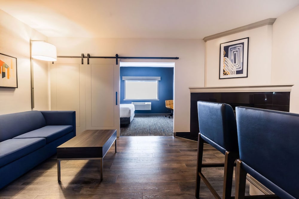 holiday inn express and suites calgary south macleod trail s