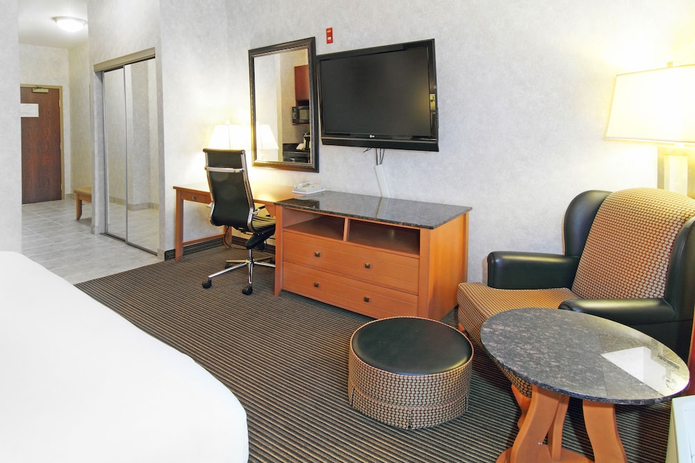 holiday inn express and suites calgary south macleod trail s