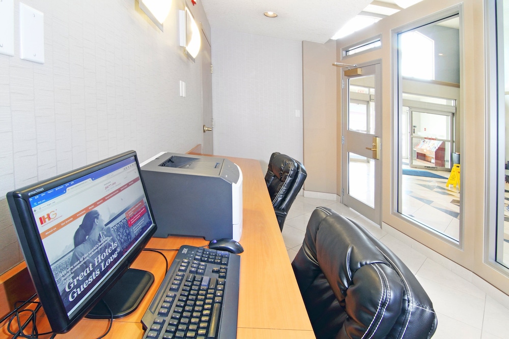 holiday inn express and suites calgary south macleod trail s