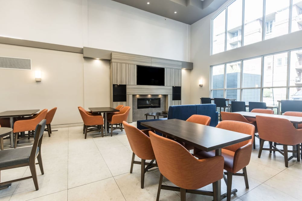 holiday inn express and suites calgary south macleod trail s