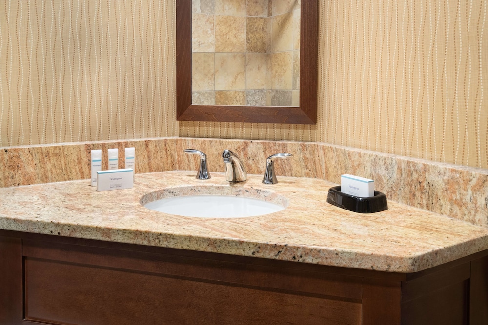 hampton inn cleveland downtown