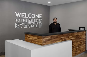 Hampton Inn Cleveland-Downtown,Cleveland>>Burke Lakefront Airport,3 star