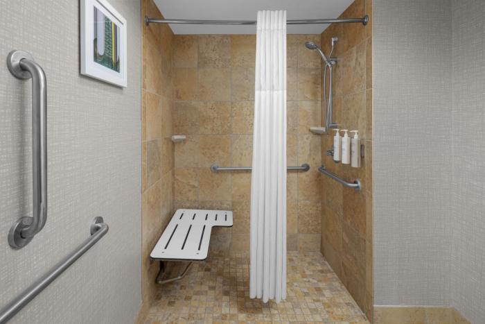 hampton inn cleveland downtown