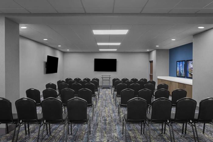 hampton inn cleveland downtown