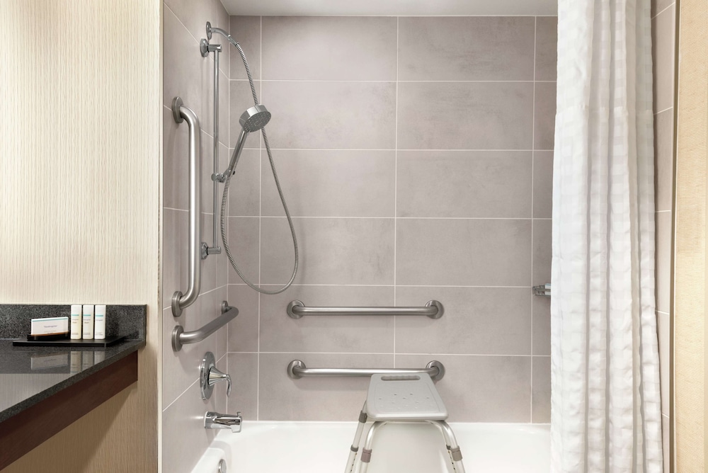 embassy suites by hilton cleveland rockside