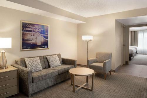 embassy suites by hilton cleveland rockside