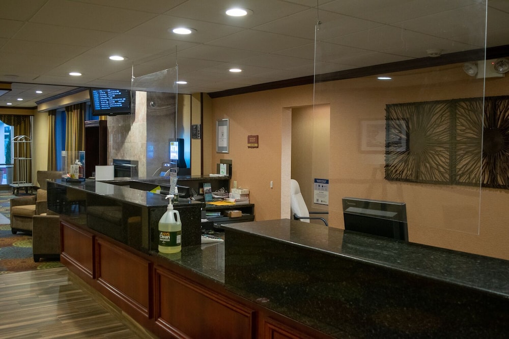 spark by hilton lockport