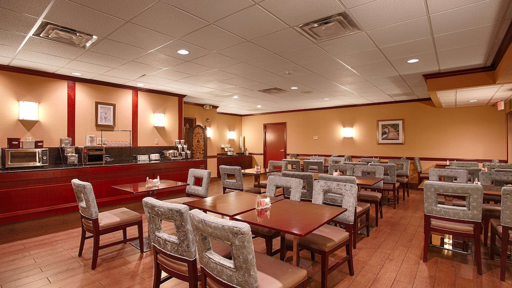 spark by hilton lockport