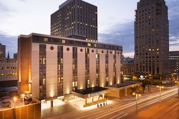 doubletree by hilton milwaukee downtown