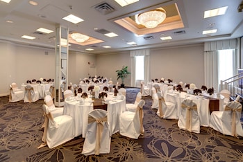 doubletree by hilton milwaukee downtown