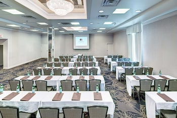 doubletree by hilton milwaukee downtown