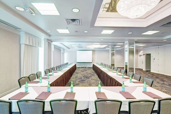 doubletree by hilton milwaukee downtown