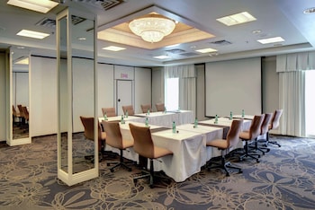 doubletree by hilton milwaukee downtown