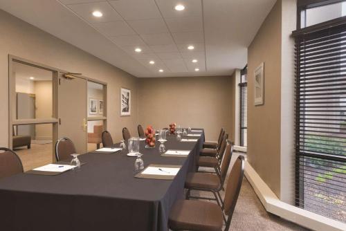 embassy suites by hilton milwaukee brookfield