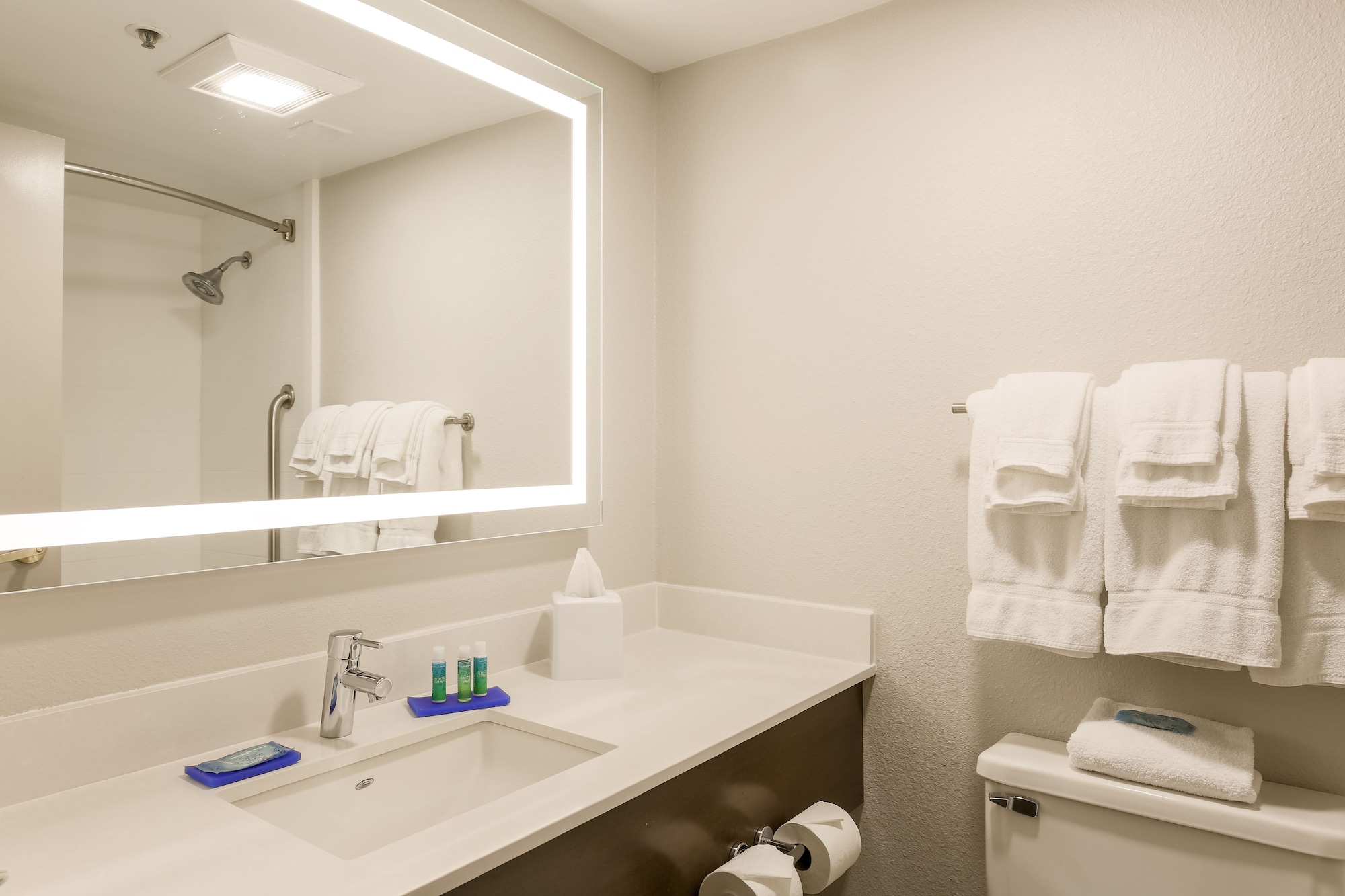 holiday inn express milwaukee west medical center by ihg