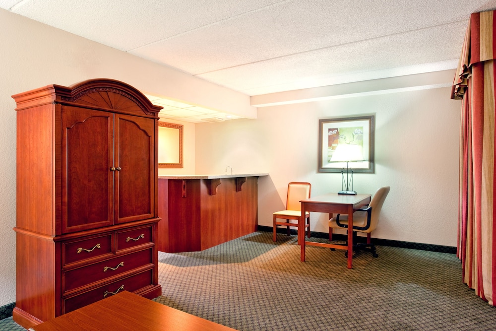 holiday inn express milwaukee west medical center by ihg