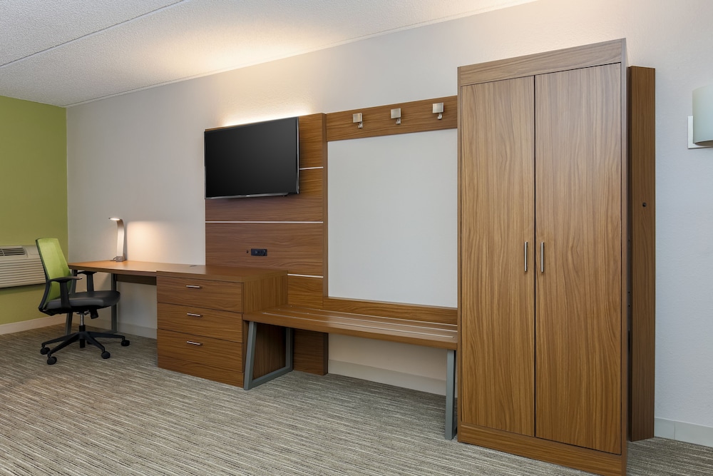 holiday inn express milwaukee west medical center by ihg
