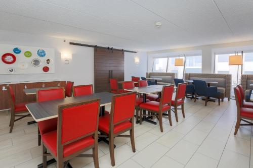 holiday inn express milwaukee west medical center by ihg
