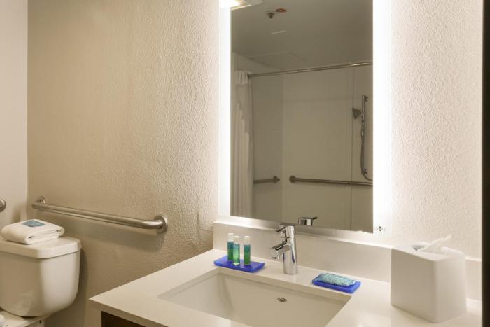 holiday inn express milwaukee west medical center by ihg