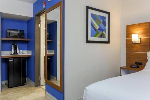 holiday inn express milwaukee west medical center by ihg