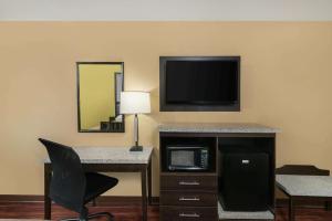 super 8 by wyndham raleigh north east