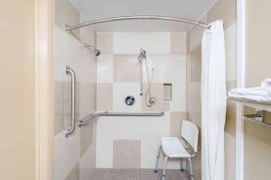 super 8 by wyndham raleigh north east