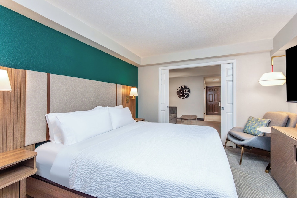 holiday inn and suites daytona beach on the ocean