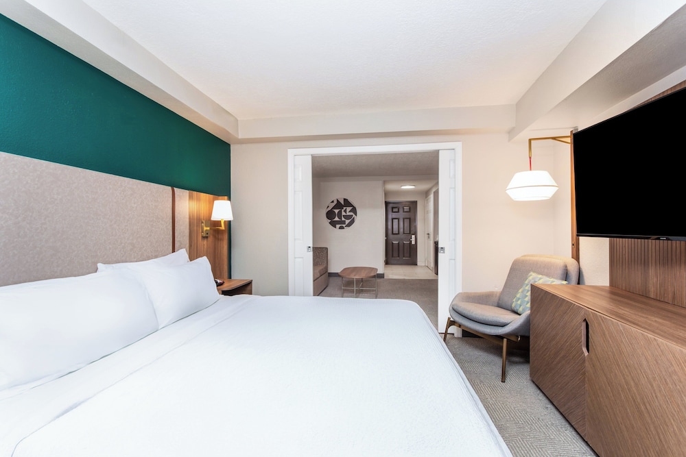 holiday inn and suites daytona beach on the ocean