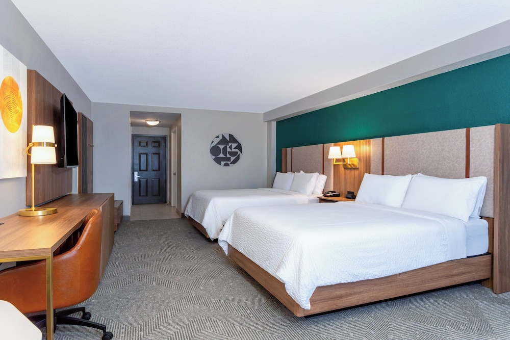 holiday inn and suites daytona beach on the ocean
