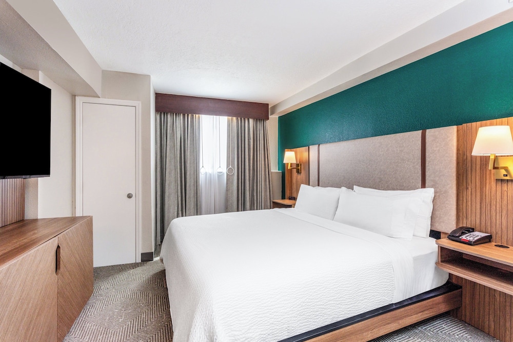 holiday inn and suites daytona beach on the ocean