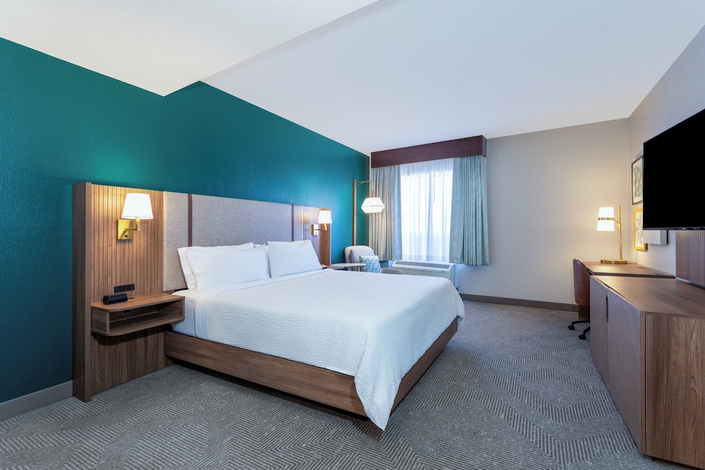 holiday inn and suites daytona beach on the ocean