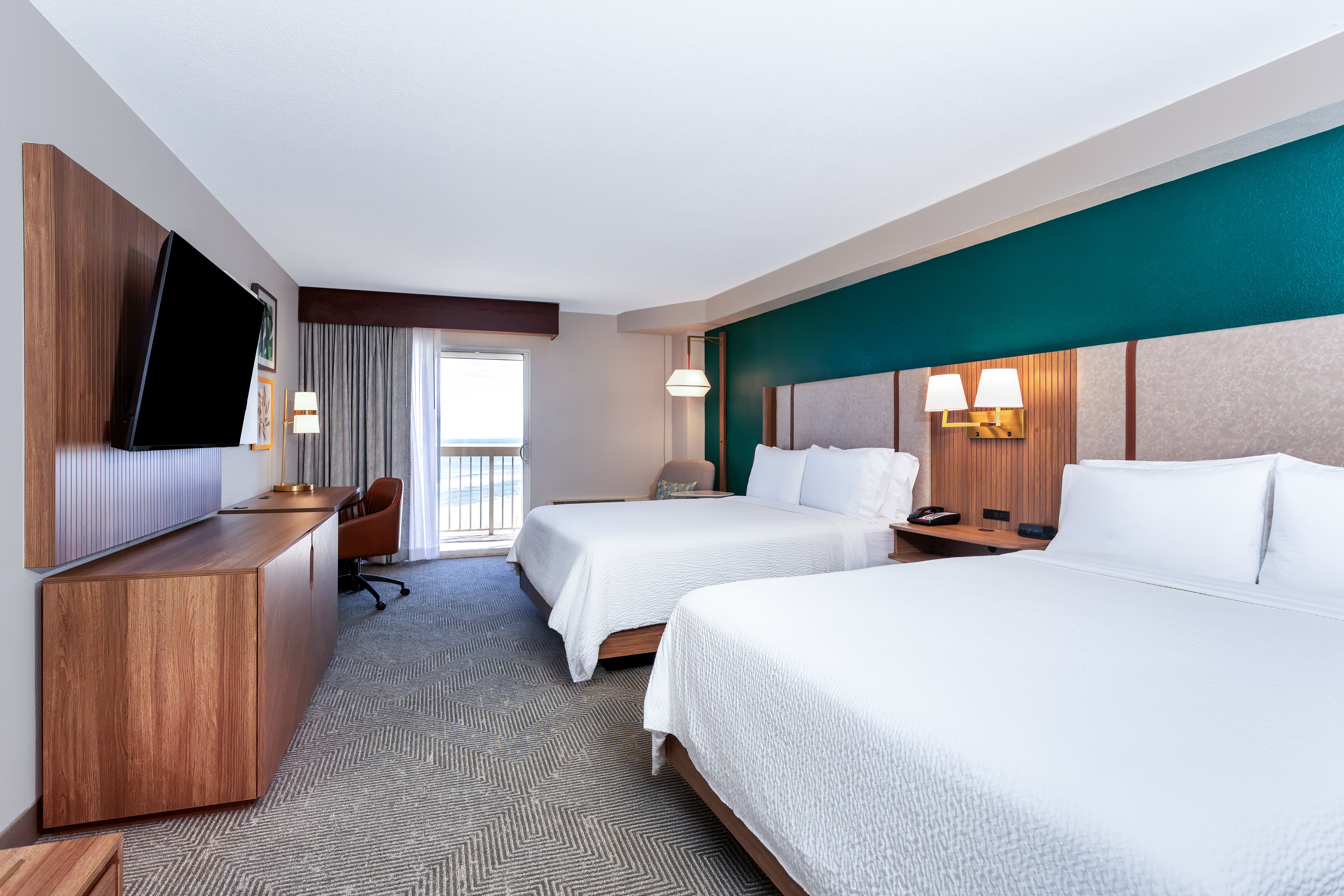 holiday inn and suites daytona beach on the ocean