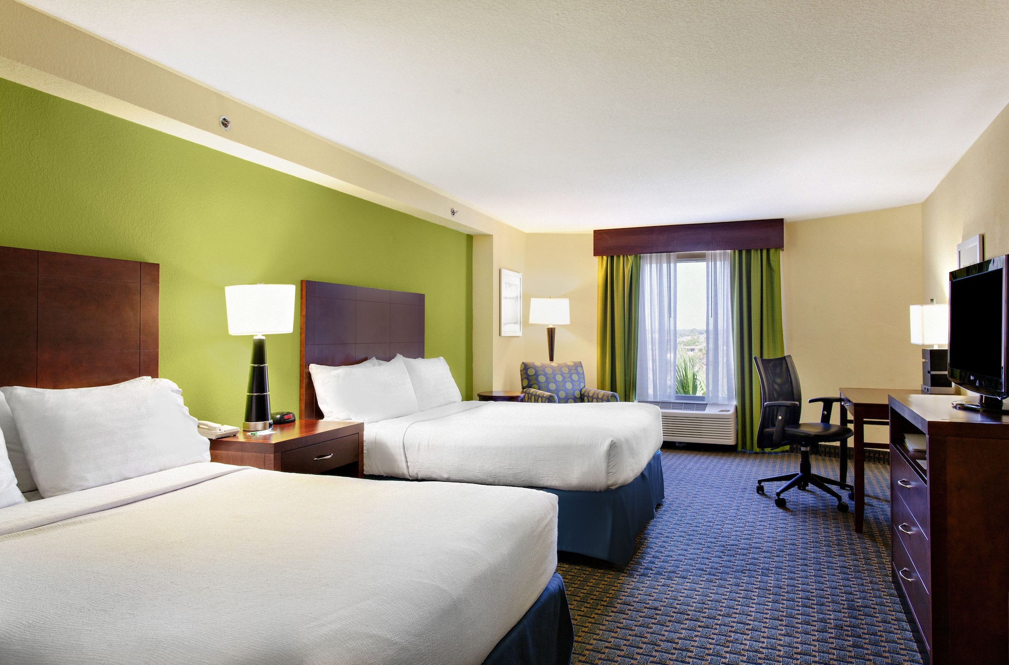 holiday inn and suites daytona beach on the ocean