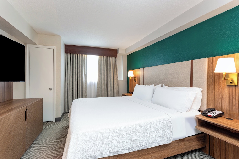 holiday inn and suites daytona beach on the ocean