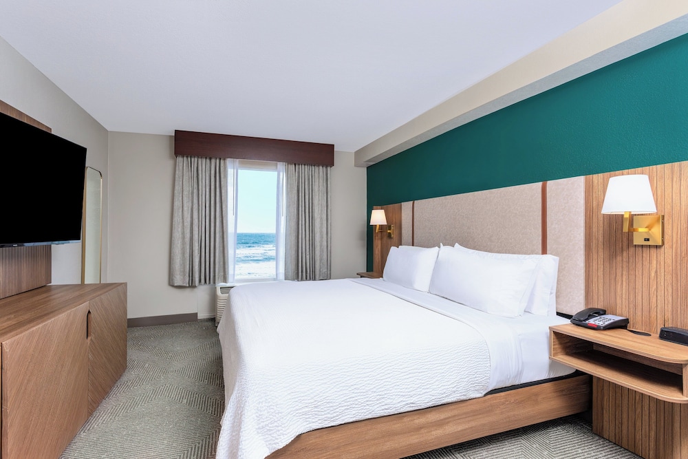 holiday inn and suites daytona beach on the ocean