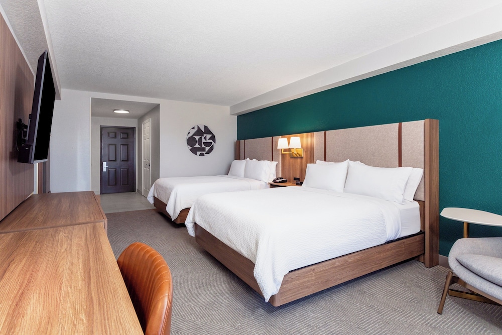 holiday inn and suites daytona beach on the ocean