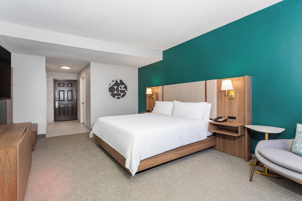 holiday inn and suites daytona beach on the ocean