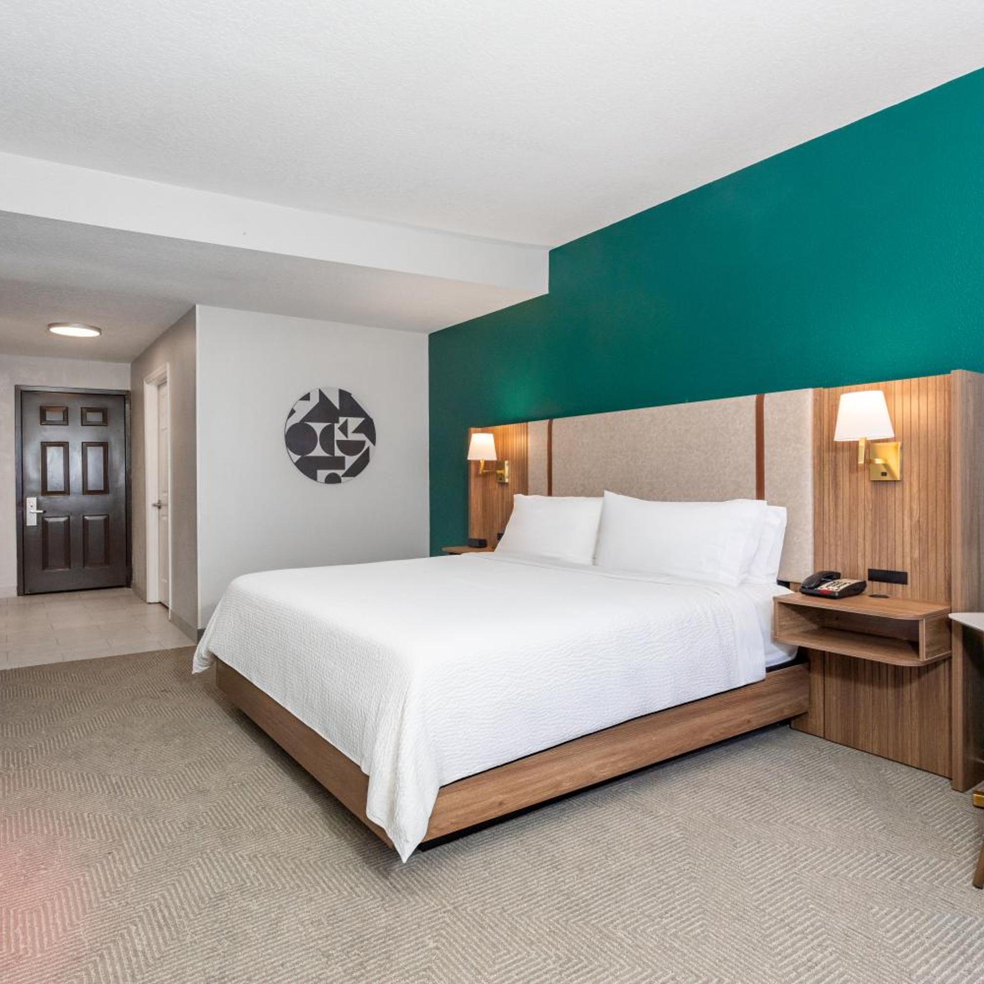 holiday inn and suites daytona beach on the ocean