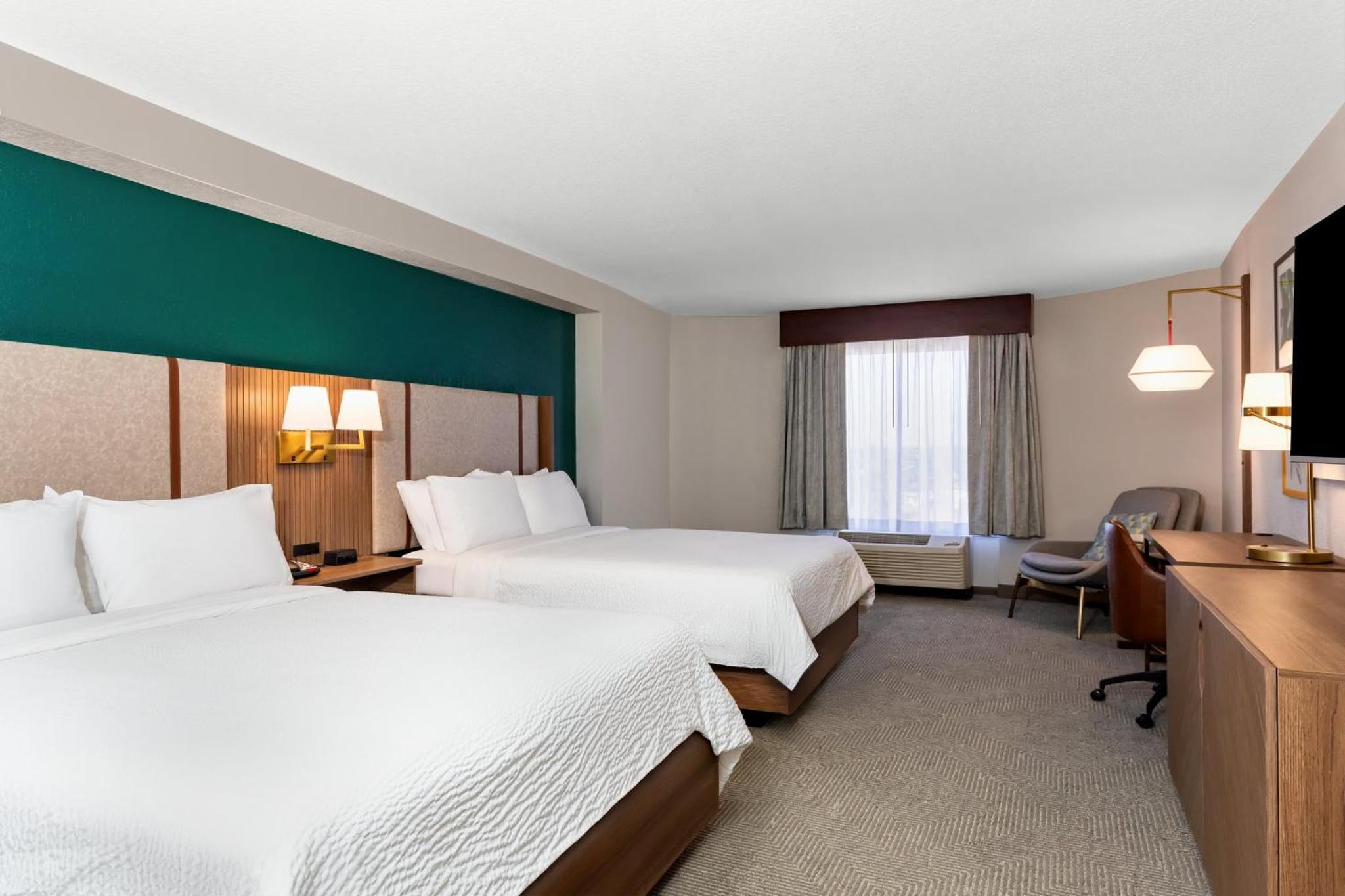 holiday inn and suites daytona beach on the ocean