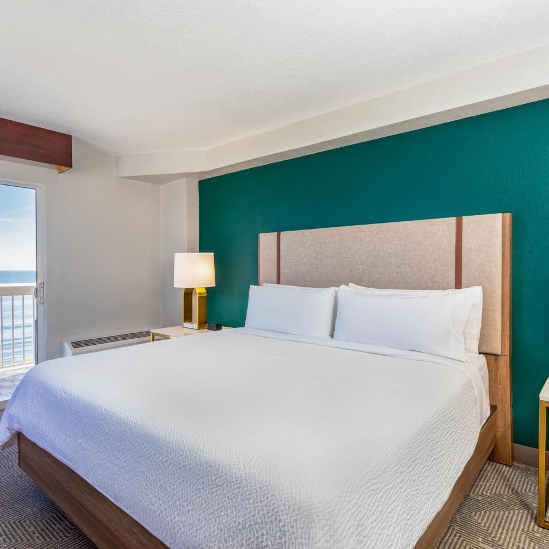 holiday inn and suites daytona beach on the ocean