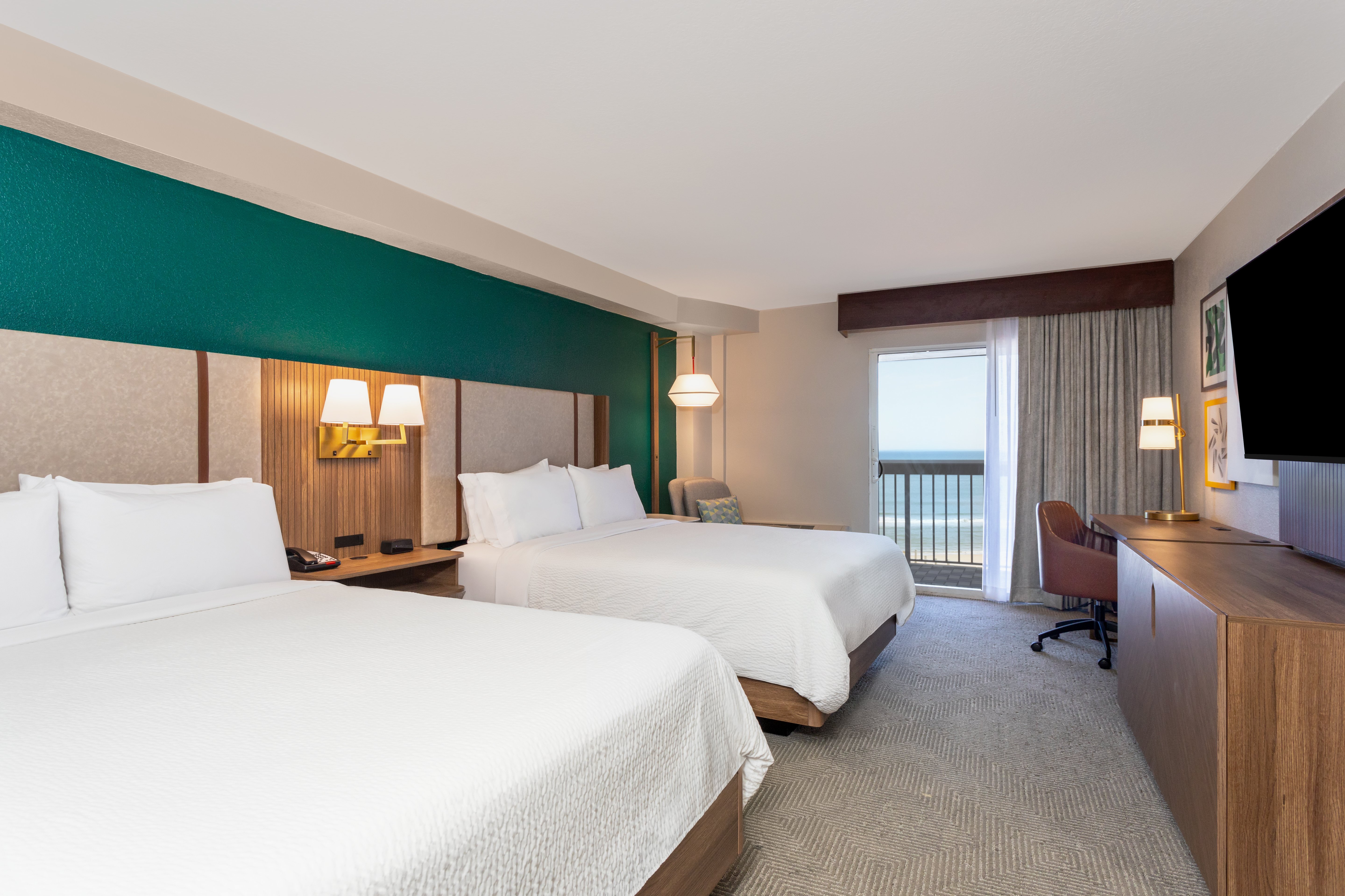 holiday inn and suites daytona beach on the ocean