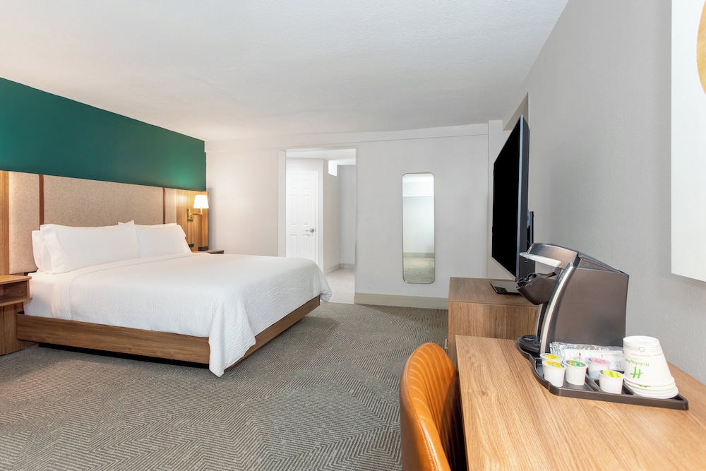 holiday inn and suites daytona beach on the ocean