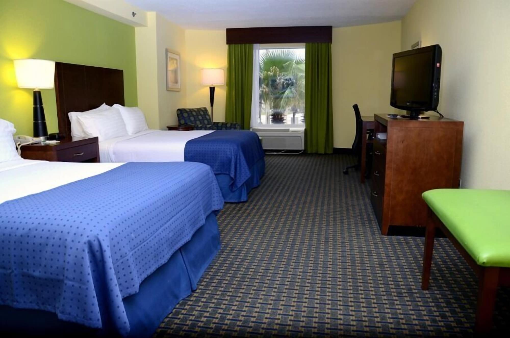 holiday inn and suites daytona beach on the ocean