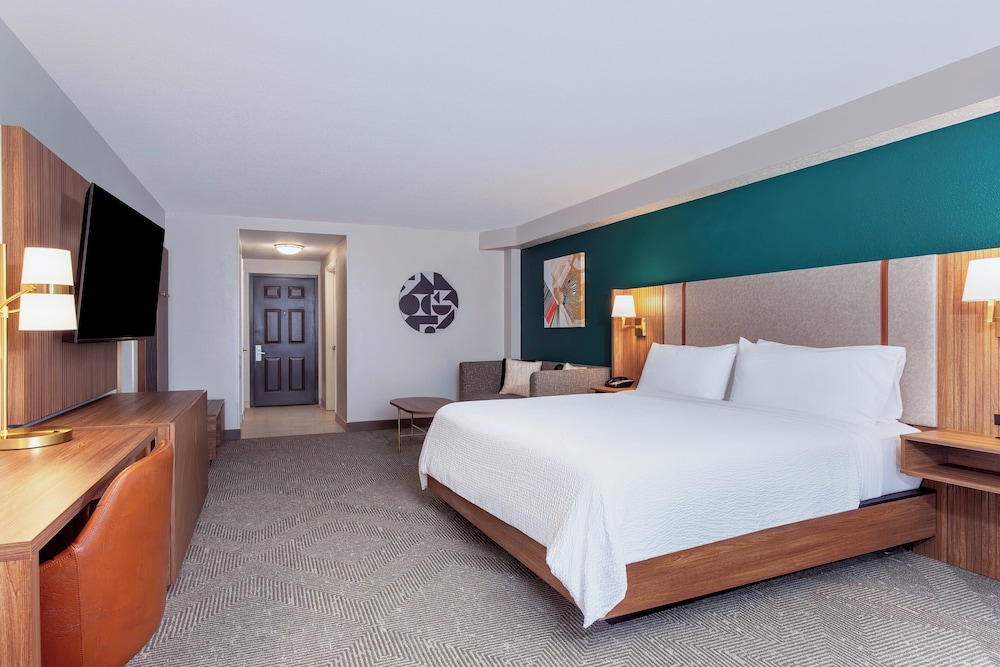 holiday inn and suites daytona beach on the ocean