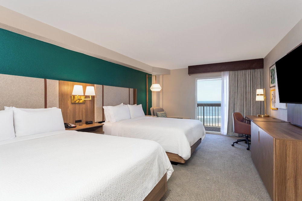holiday inn and suites daytona beach on the ocean